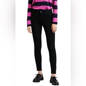 Levi’s 720 high-rise super skinny jean